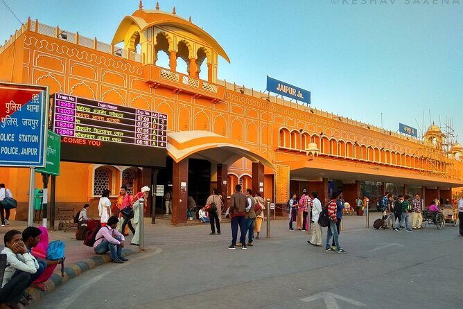 Private Train Station Transfer :- From Jaipur Train Station to Hotel - Who Will Benefit Most from This Transfer?