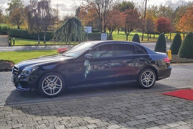 Private Transfer between SHANNON & LAHINCH | Premium Vehicles - The Benefits of Flight Monitoring and Luggage Assistance