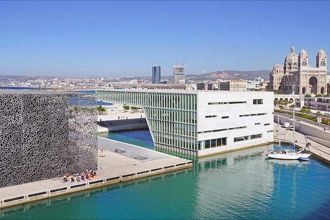 Private transfer by car: Airport from / to the City or Port of Marseille - Meeting Points and Convenience