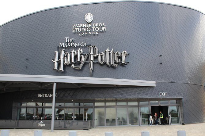 Private Transfer: Central London to Harry Potter Warner Bros Studio in Leavesden - Inside the Vehicle: Comfort and Convenience