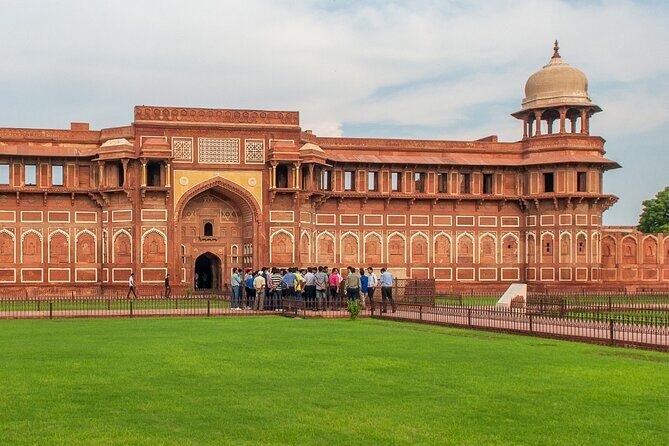 Private Transfer Delhi to Agra Discover the Agra with Comfort - Who Should Consider This Service?
