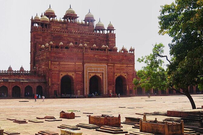 Private Transfer from Agra to Jaipur with Fatehpur Sikri - FAQs