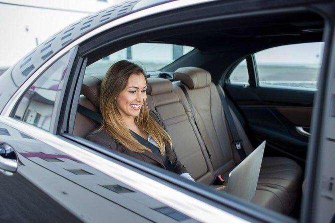 Private Transfer from Amsterdam City to Airport (AMS) - Key Points