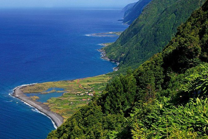 Private Transfer from Azores (PDL) Airport to Vila Franca do Campo - The Sum Up