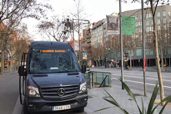 Private Transfer from Barcelona City to the Airport for a group up to 15 people - Key Points