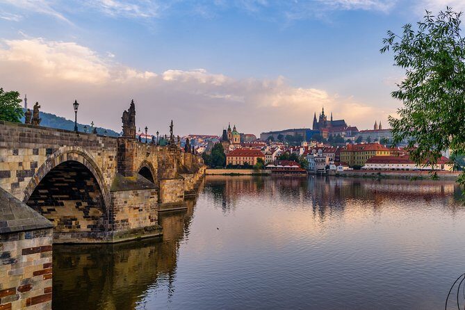 Private Transfer from Berlin to Prague with 2h of Sightseeing - FAQ