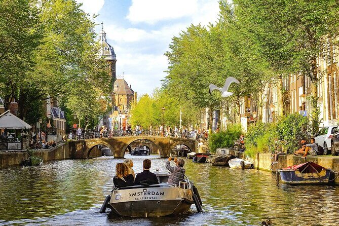 Private transfer from Bruges to Amsterdam, 2h Stop in Utrecht - An In-Depth Look at the Experience