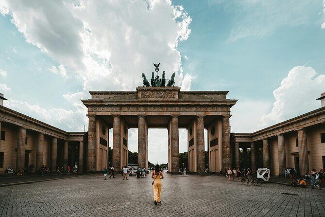 Private Transfer from Frankfurt to Berlin with 2 hours for sightseeing - Key Points