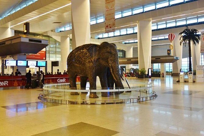 Private Transfer from Hotel to Delhi Airport - Who Should Consider This Service?