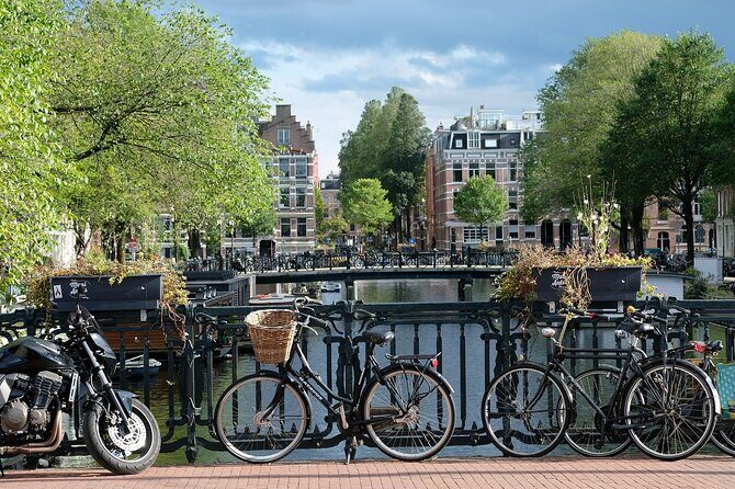 Private transfer from Paris to Amsterdam, 2h Stop in Brussels - Key Points