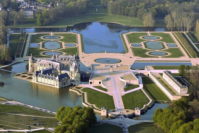 Private transfer from Paris to Chantilly or Chateau de Montvillargenne - Private transfer from Paris to Chantilly or Château de Montvillargenne