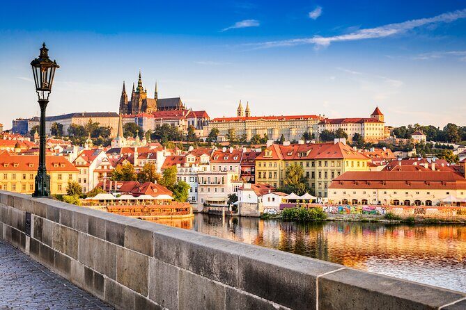 Private transfer from Passau to Prague, 2h Stop, Local driver - FAQ
