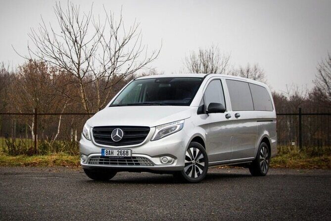 Private Transfer from Prague Airport to Prague City Hotels 1 - 7 pax - Who Is This Transfer Best For?