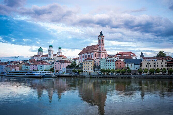 Private transfer from Prague to Passau, 2h of Sightseeing stop - Key Points