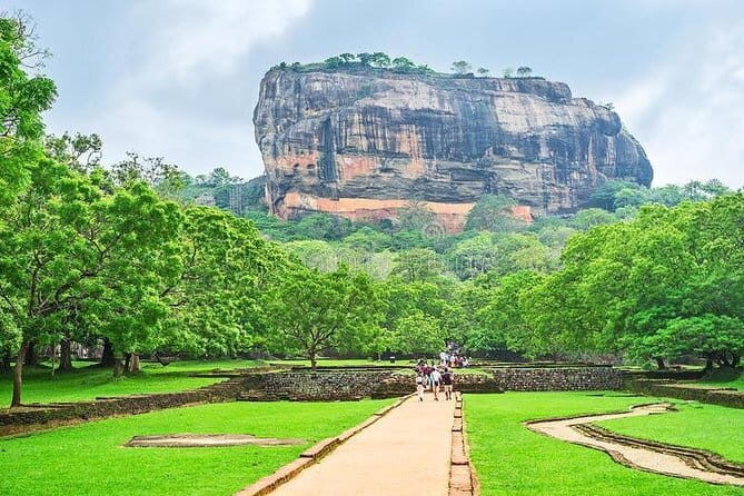 Private Transfer from Sri Lanka Colombo Airport (CMB) to Arugam Bay - Who Should Book This?