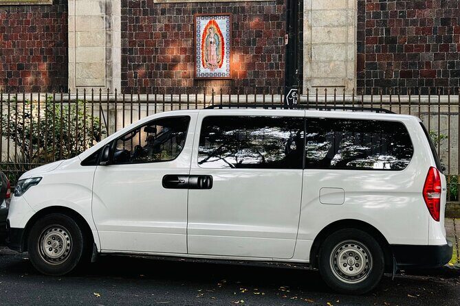 Private Transfer from the Airport to Hotels in Mexico City - Vehicle Comfort and Amenities