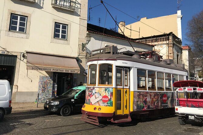 Private Transfer from/to Lisbon Airport to City Centre - How Does It Compare to Alternatives?