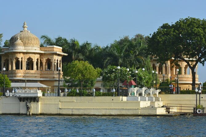 Private Transfer from Udaipur to Ahmedabad Airport - In-Depth Look at the Journey