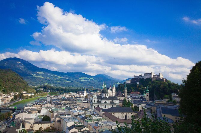 Private transfer from Vienna to Salzburg with 3h Sightseeing stop in Hallstatt - The Sum Up