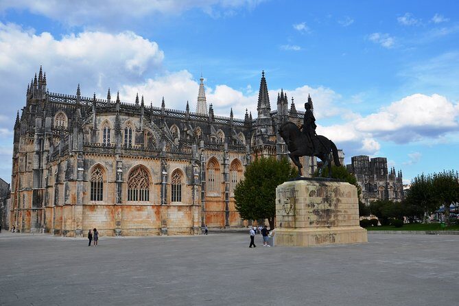 Private Transfer Lisbon-Porto with 2 (two) visits - Who Would Love This Tour?