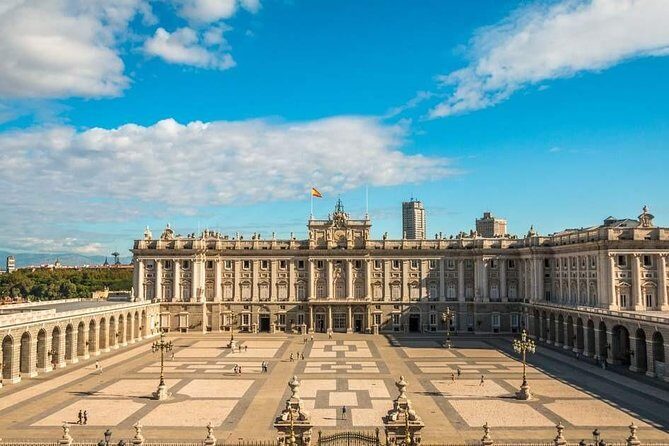 Private Transfer: Madrid Airport MAD to Madrid in Luxury Van - Key Points