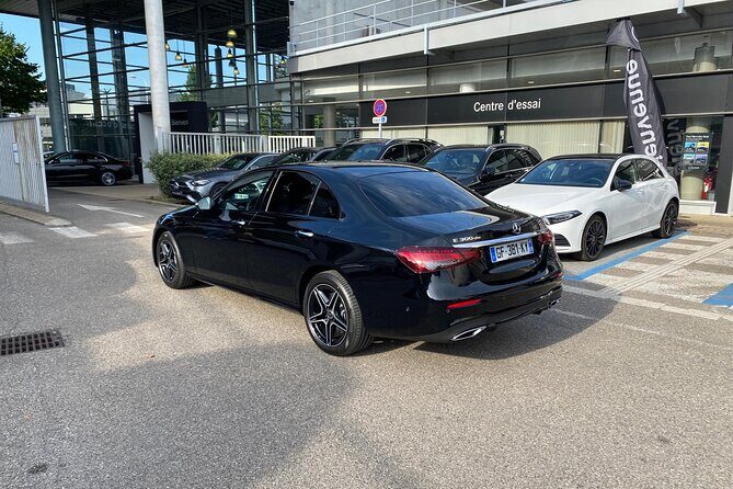 Private Transfer Paris from and to Airport (CDG, Orly, Beauvais) - The Booking & Arrival Experience