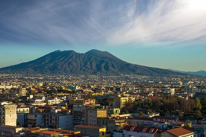 Private Transfer-Positano to Naples with 2h of Sightseeing: Vesuvius or Pompeii - Key Points