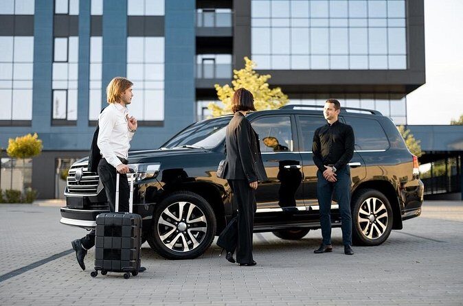 Private Transfer to and from YYZ Toronto Pearson Airport - Who Will Benefit Most?
