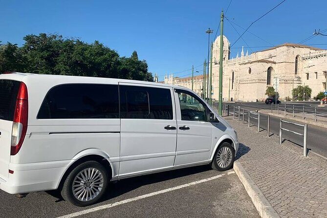 Private Transport from the Airport to the Center of Lisbon - Punctuality and Flexibility