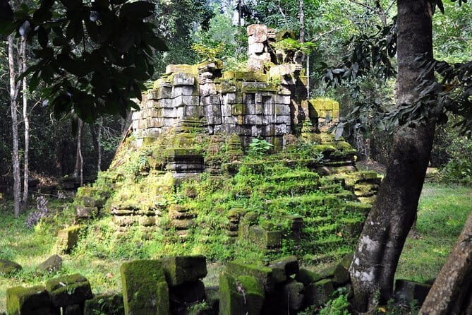 Private Tuk Tuk Tour Angkor Wat and Small Circle and Five Extras - Key Points