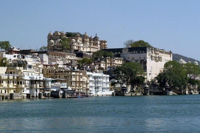 Private Udaipur Sightseeing Tour with Guide - The Experience of a Guide: Knowledge and Flexibility