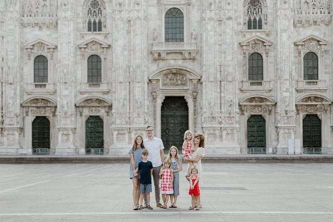Private Vacation Photography Session with Local Photographer in Milan - Key Points