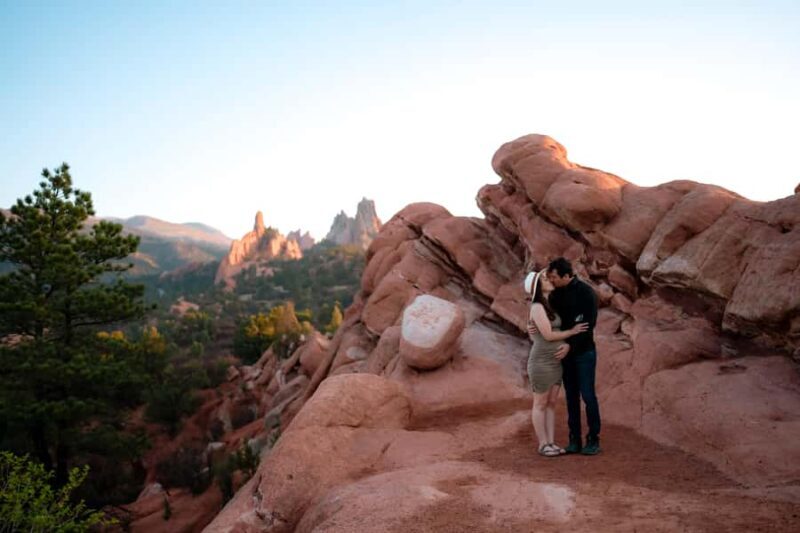 Private Vacation Photoshoot in Garden of the Gods - Key Points
