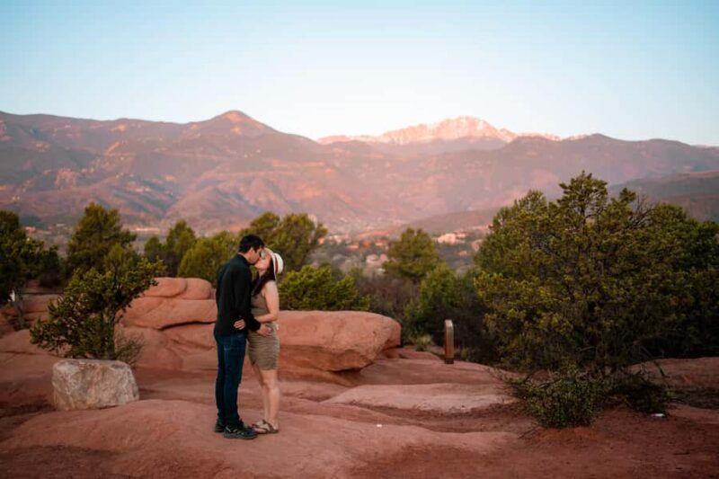 Private Vacation Photoshoot in Garden of the Gods - An Unforgettable Photo Experience in the Heart of Colorado