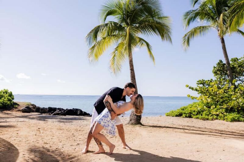 Private Vacation Photoshoot with Photographer in Honolulu - Key Points