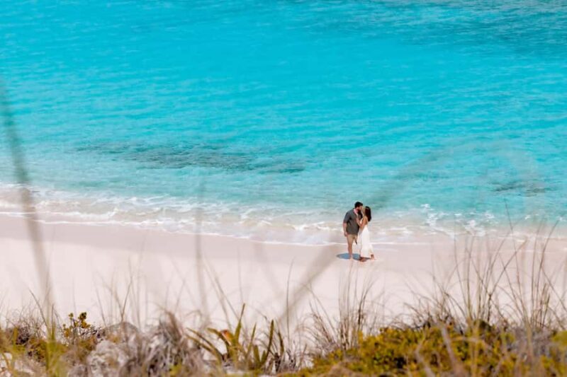 Private Vacation Photoshoot with Photographer in Oahu - The Photographer: Professional, Friendly, and Attentive