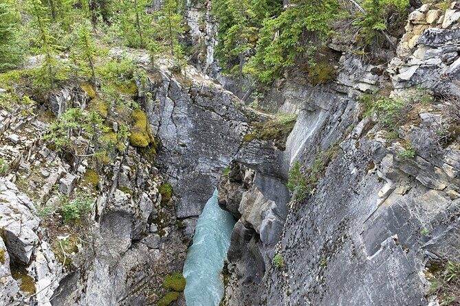 Private VIP Tour in Lake Louise, Moraine and Hidden Gems - Seasonal and Accessibility Notes