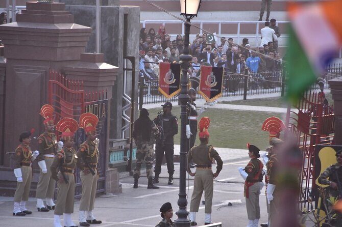 Private Wagah Border Drama and the Golden Temple with Transfer - Authentic Experiences and Insights from Reviewers