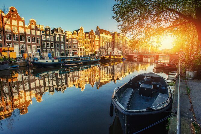 Private walking tour Amsterdam. English or Spanish. - Key Points