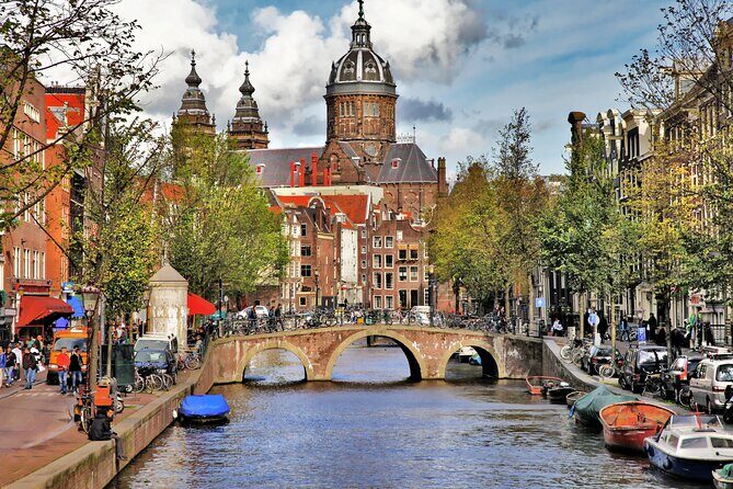 Private walking tour Amsterdam. English or Spanish. - Dam Square and De Waag