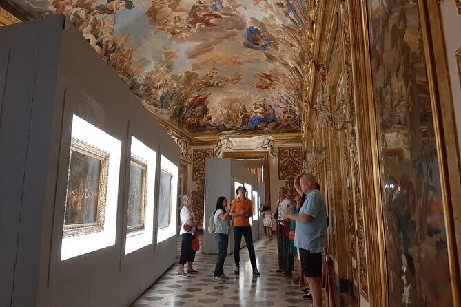 PRIVATE Walking Tour around Medici Family - The Guide: The Heart of the Tour