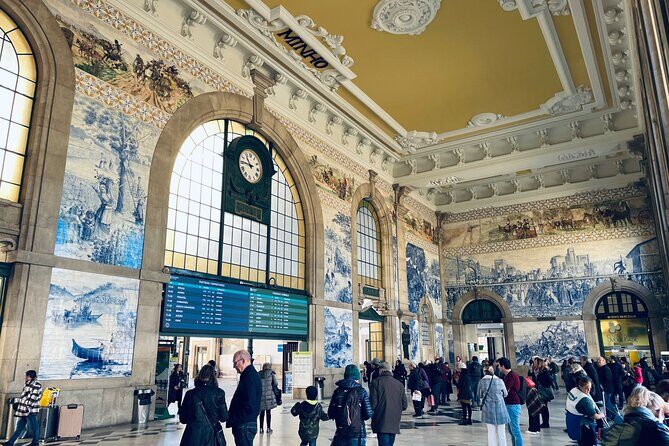 Private Walking Tour in Porto incl. Lello bookstore ticket - Market, Culture, and the Climax at Livraria Lello