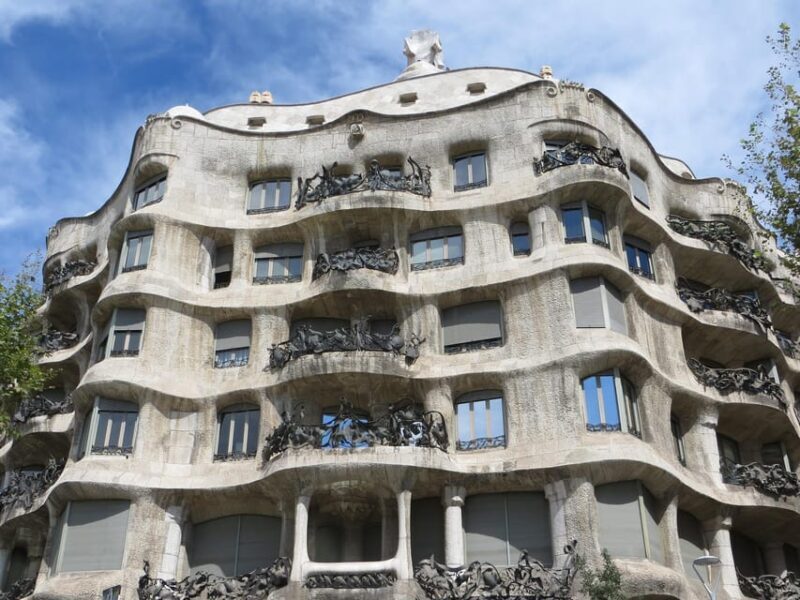 Private Walking Tour Of Casa Mila With Reserved Access - What to Expect from the Tour