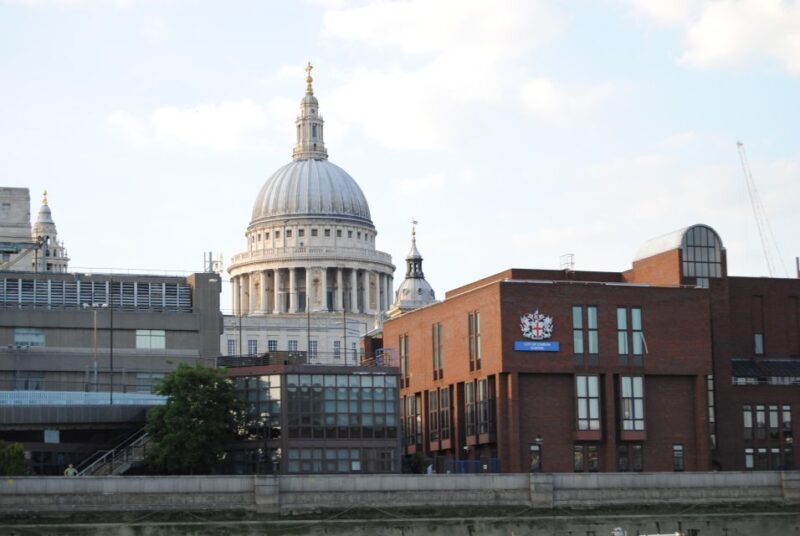 Private walking tour of London - Guide & Language Options