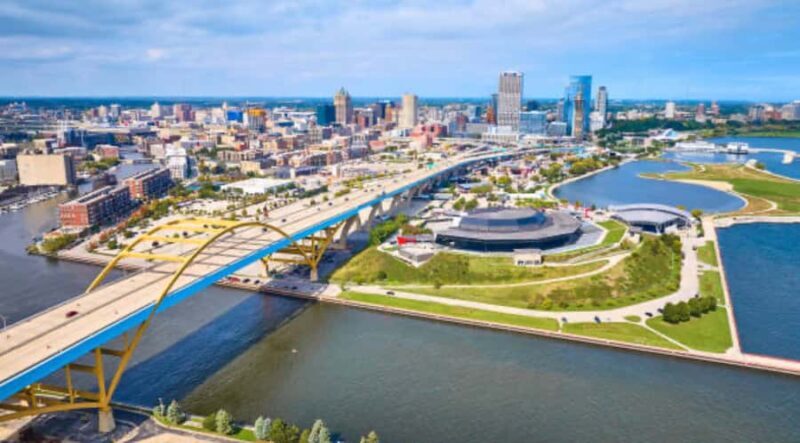 Private Walking Tour of Milwaukees RiverWalk & Art - FAQ