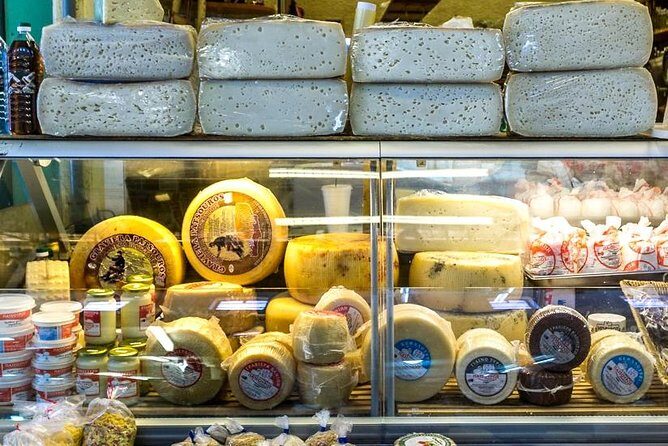 PRIVATE Walking Tour with Lunch and Wine Tasting by a Sommelier - An In-Depth Look at the Tour Experience