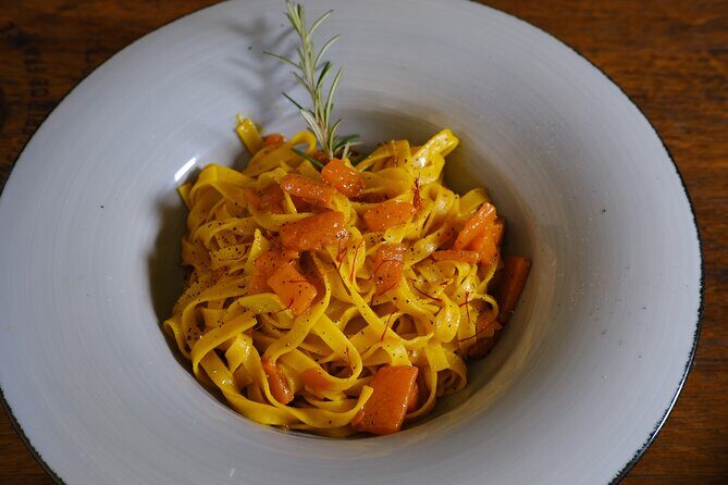 Private Wine & Evo Oil Tasting with Saffron Meal - Exploring the Private Wine & Evo Oil Tasting with Saffron Meal in San Gimignano