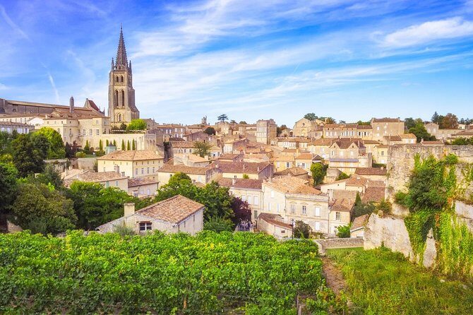 Private wine trip to Saint-Emilion aboard vintage French presidential car - An In-Depth Look at the Saint-Emilion Vintage Car Tour