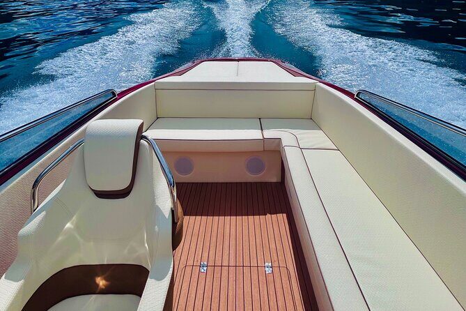 Private wooden boat tour on Lake Como - A Deep Dive into the Experience