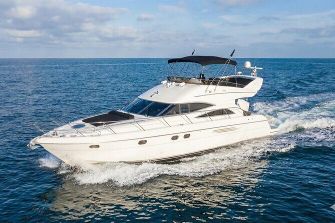 Private Yacht 60' +2 Jet Ski | + 1 Free Hour | Miami Yacht Rental - Key Points